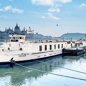 Onriver Hotels - Ms Cezanne
